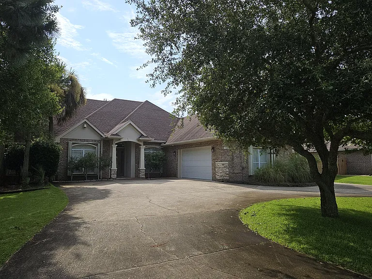 1866 Sunrise Dr — Photo 2