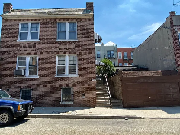 24-37 32nd St, Astoria, NY 11102