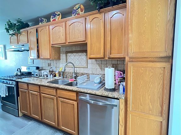 3rd image of 15204 Giordano St
