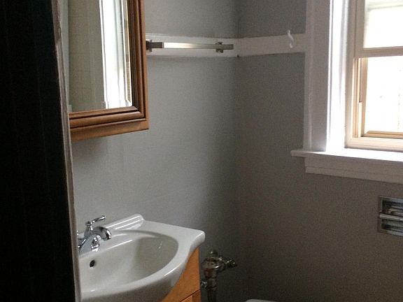 4th image of 911 Wesley Ave APT 3