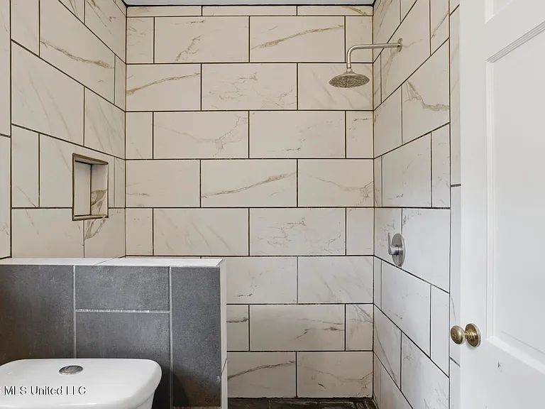 4047 Robin Dr — Photo 22