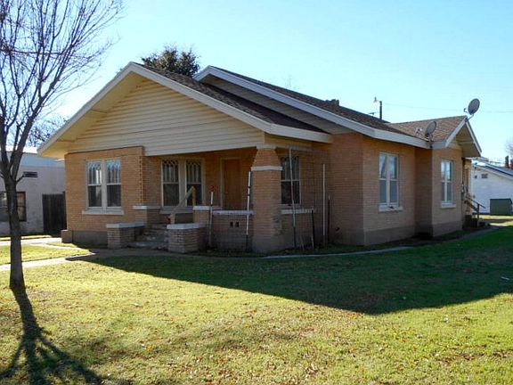 2nd image of 843 Cedar St