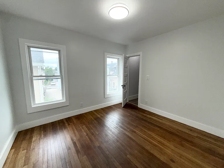 6 Holmes St #2 — Photo 18