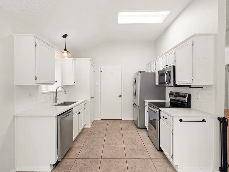 6808 Cedar Shadow Dr — Photo 7
