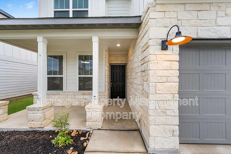 5 bed, 3.0 bath, 2466 sqft, $2,600 — Photo 4