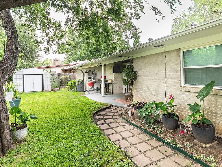 7429 Overhill Rd — Photo 18