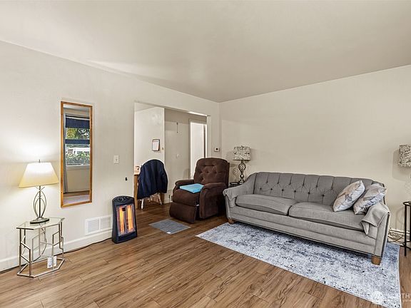 2nd image of 6216 -6218 S Bell Street
