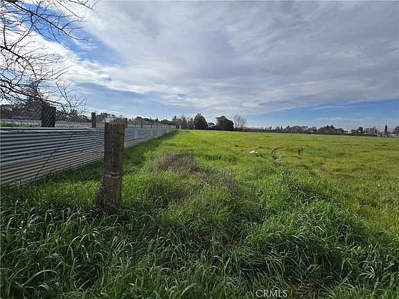 4th image of 2299 E Childs Ave