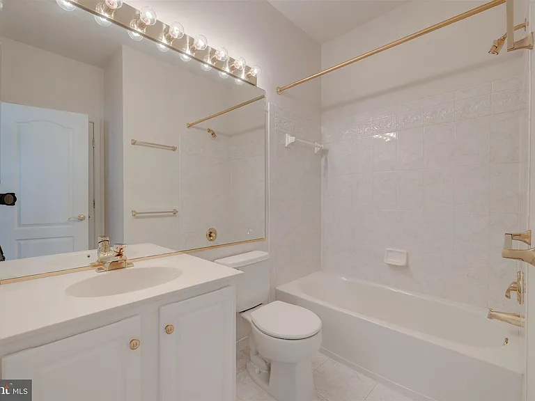 11909 Saint Johnsbury Ct — Photo 5