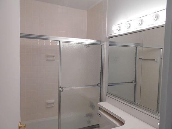 5th image of 200 E 72nd St APT 7D