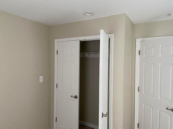5th image of 1411 Oak Hill Dr