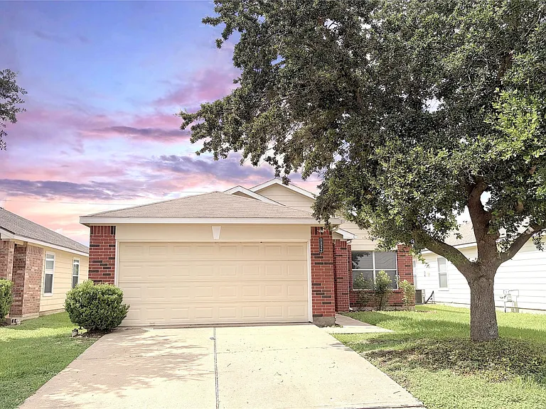 24522 Lakecrest Village Dr — Photo 1