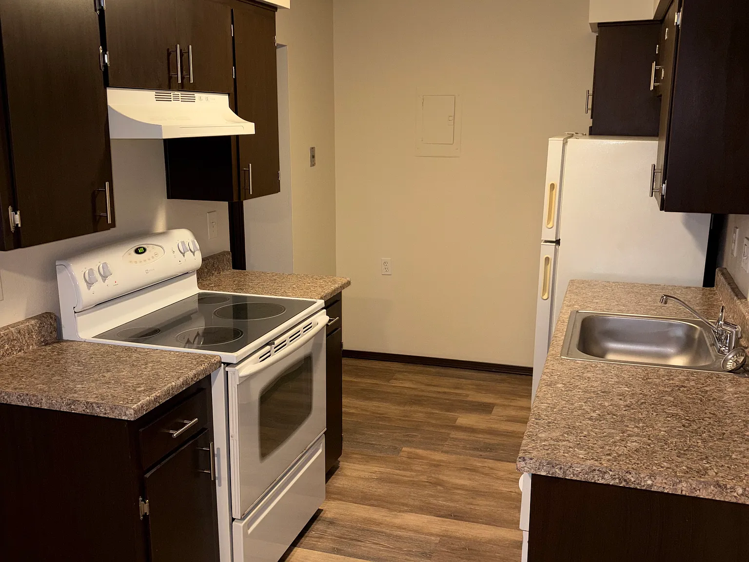 2 bed, 970 sqft, $1,600 — Photo 4