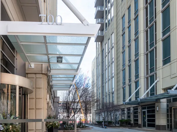 700 N Larrabee St APT 1012, Chicago, IL 60654