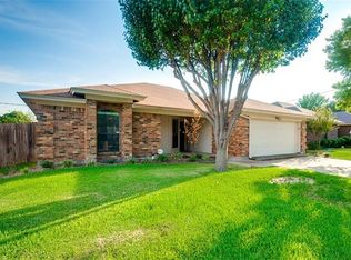 810 Wind Brooke Dr, Arlington, TX 76001