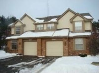 1022 Willowood Ct, Fenton, MI 48430