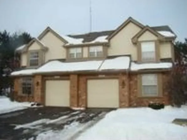 1022 Willowood Ct, Fenton, MI 48430