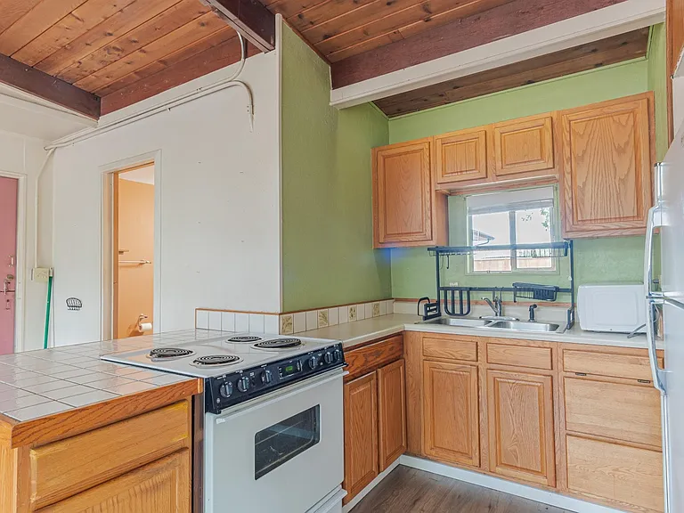 1430 NE Sherman Ln — Photo 26