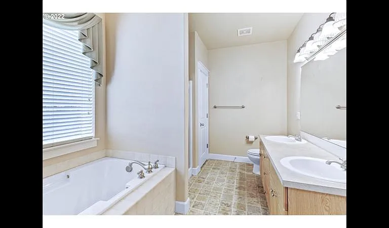 1209 NW 13th St — Photo 14