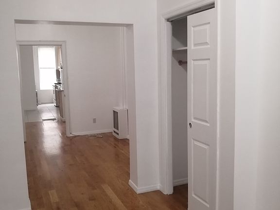 4th image of 267 Kingsland Ave #1R