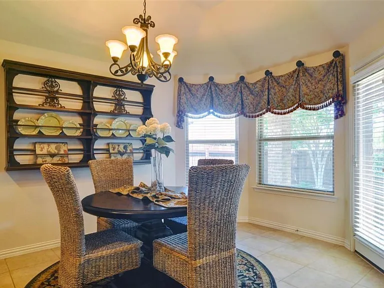 8100 Mountain Cedar Dr — Photo 5