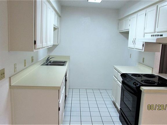 2nd image of 675 Harbor Dr N APT A