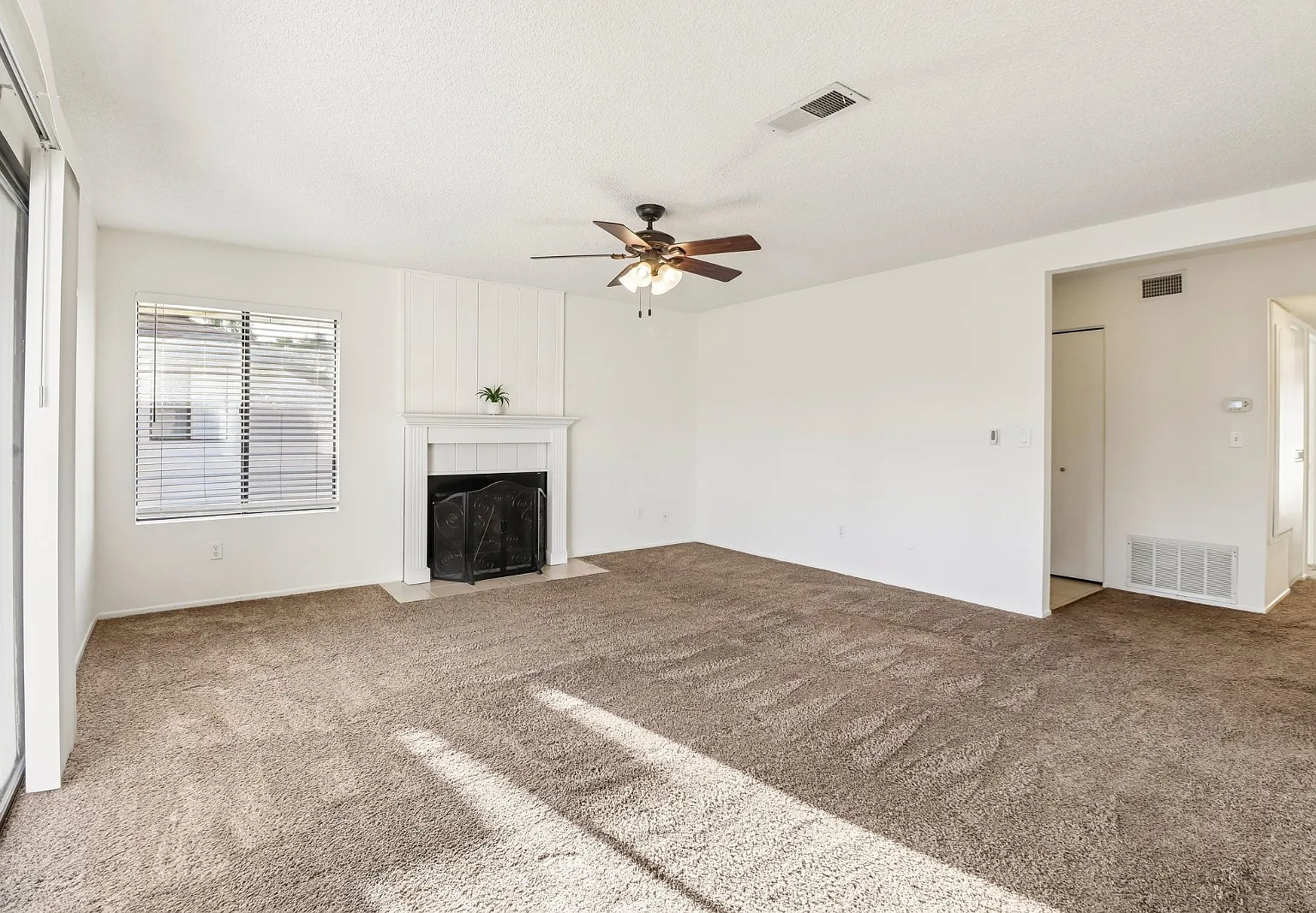 2 bed, 1204 sqft, $2,800 — Photo 3