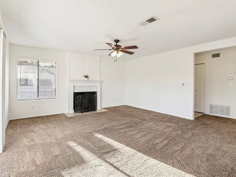 450 W Vermont Ave — Photo 3