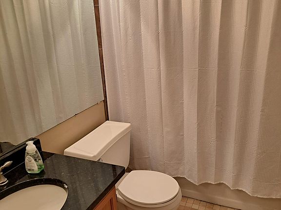 4th image of 915 Wentworth Ct #915