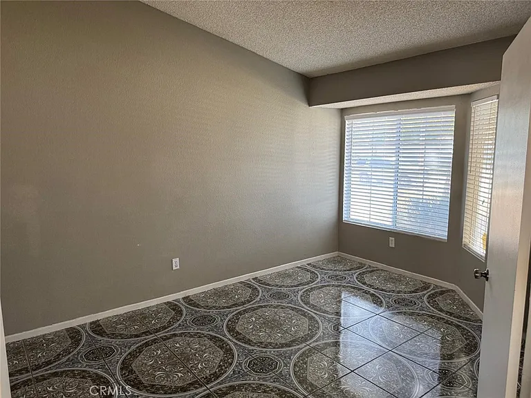 1229 Onyx Dr — Photo 8