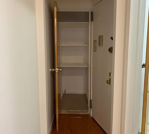 5th image of 242 W 16th St APT 4F