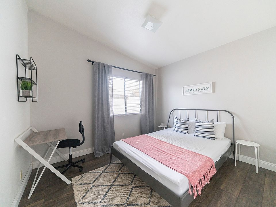 2nd image of 18741 Victory Blvd #3