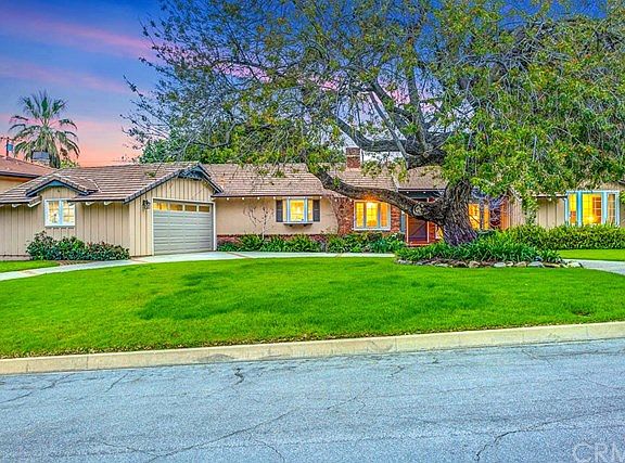 3rd image of 1921 Alta Oaks Dr