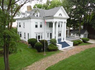 719 S 4th St, Watseka, IL 60970