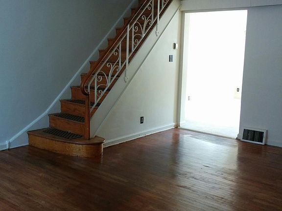 2nd image of 208 E Cheltenham Ave
