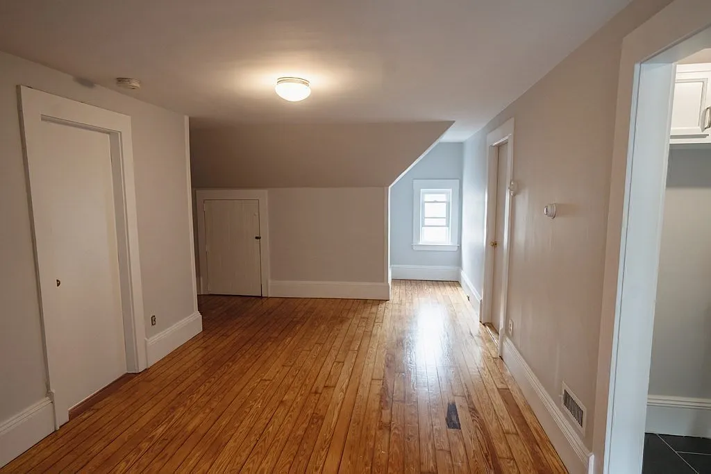 2 bed, 1100 sqft, $2,400 — Photo 1