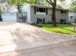 2341 Brantwood Dr, Neenah, WI 54956