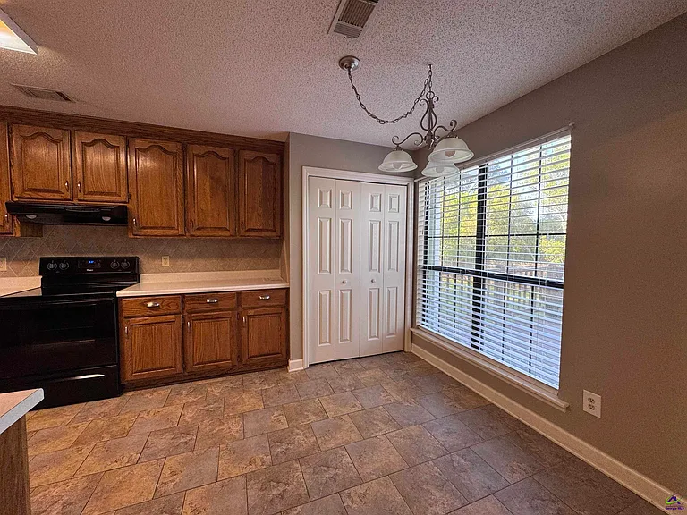 125 Lenox Dr — Photo 6