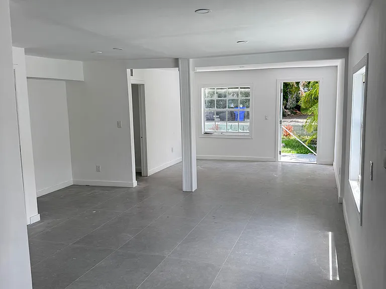 2415 Garfield St — Photo 4
