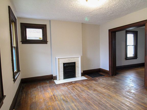 5th image of 684 Whittier St E