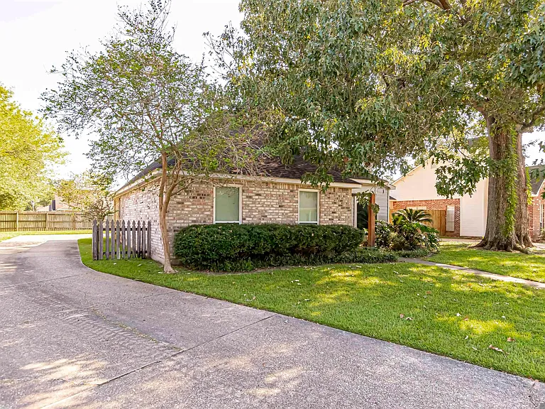 13333 Parwood Ave — Photo 2