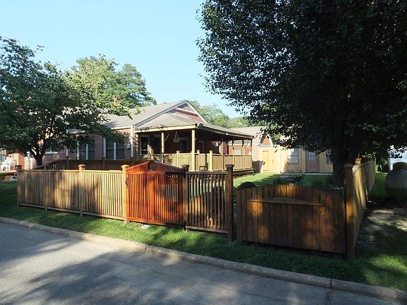 5th image of 324 W 11th St