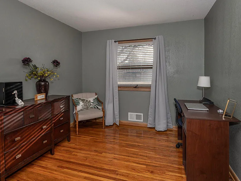 1821 N Washington St — Photo 15