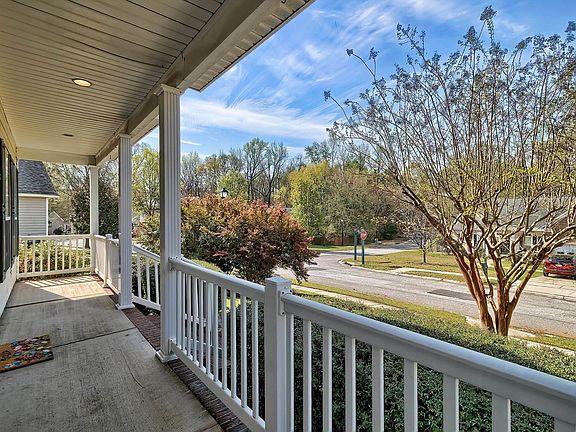 3rd image of 109 Whitewater Dr