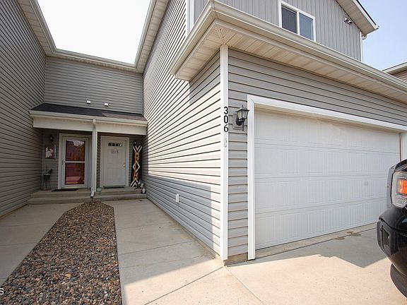 2nd image of 306 8th Ave NW