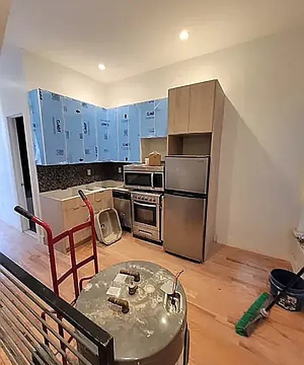 633 Wilson Ave #1A