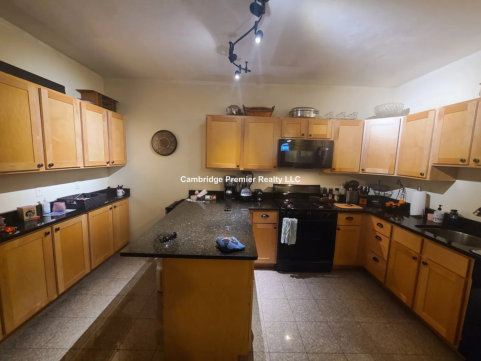 2 bed, 700 sqft, $3,000 — Photo 1