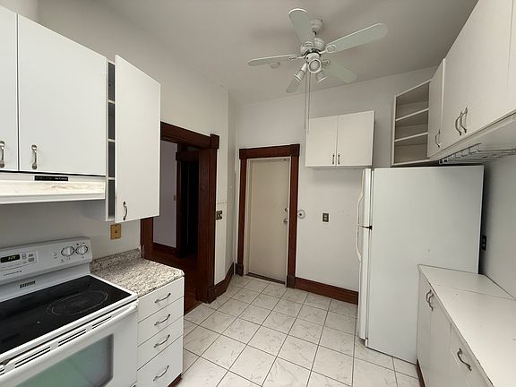 4th image of 118 Granby St Unit A