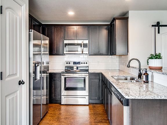 3rd image of 209 W Forest Ave