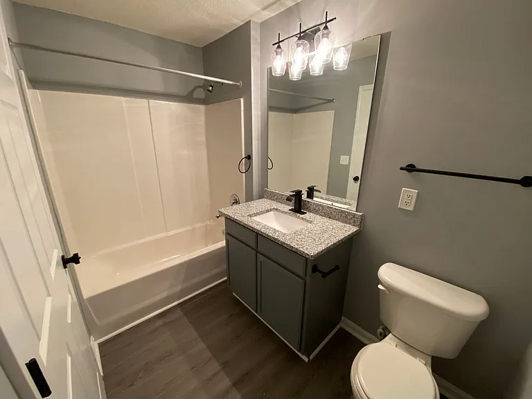 3 Bedroom 3 Bathroom Apartments, perfect for Roommates! — Photo 18